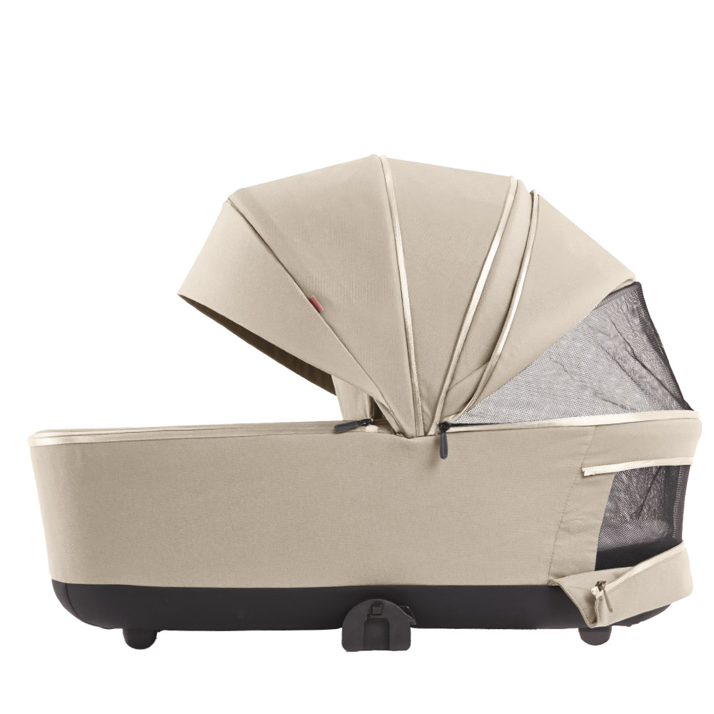 Универсальная коляска Omega+ 2 в 1 2024 Климатическое и панорамное окошки люльки регулируют приток воздуха положением защитного клапана.