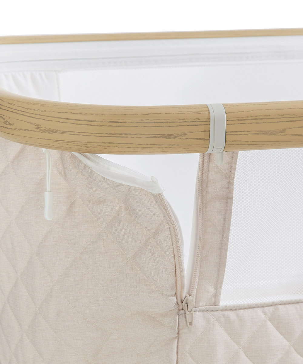 Приставная кроватка Prima 2024 Комбинированный текстиль кроватки обеспечивает свободную циркуляцию воздуха, позволяет родителям присматривать за ребенком.